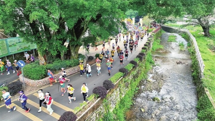 今年5月，紫金县黄塘镇的山野挑战赛，吸引了省内外近800名跑山爱好者参加，共同感受当地独特山野魅力。